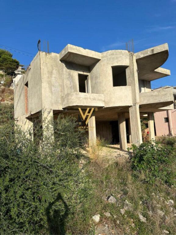 VENDITA CASA E TERRENO A SARANDA