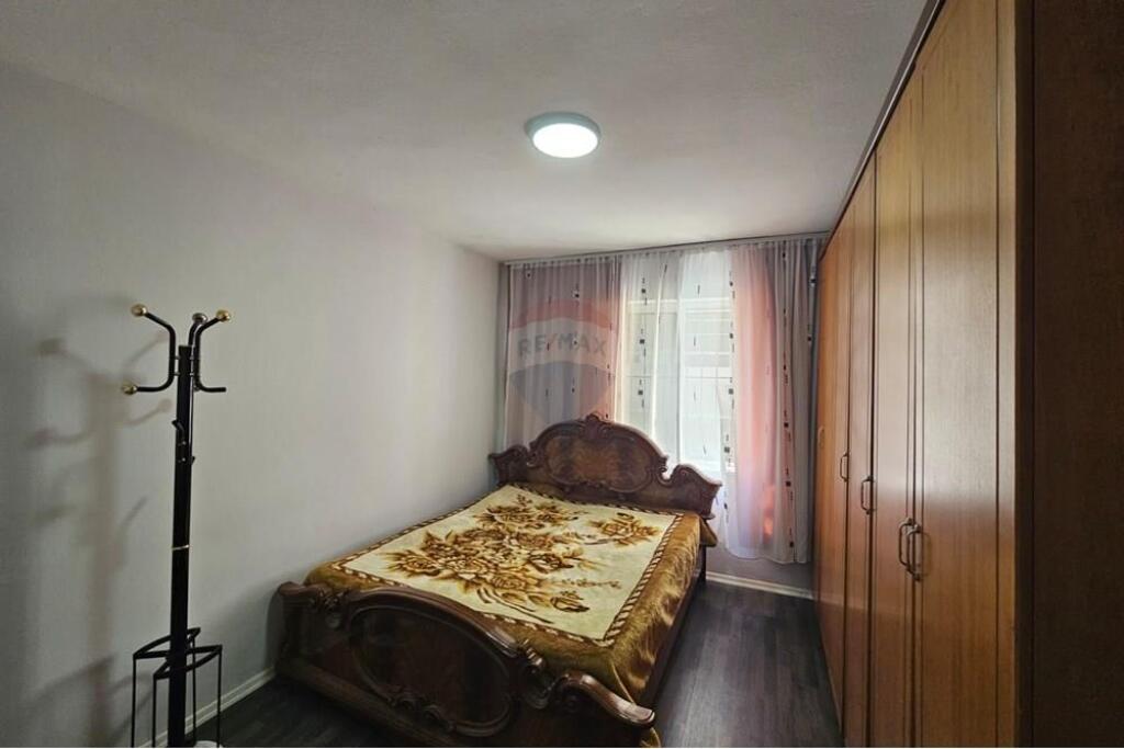 We are renting an apartment 2+1 plus parking.