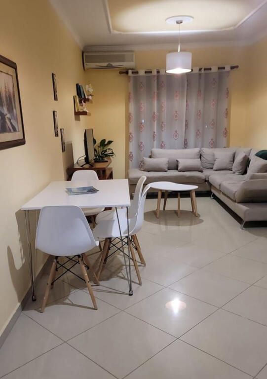 Astir pranë Vilës L, jepet me qira apartament 1+1!
