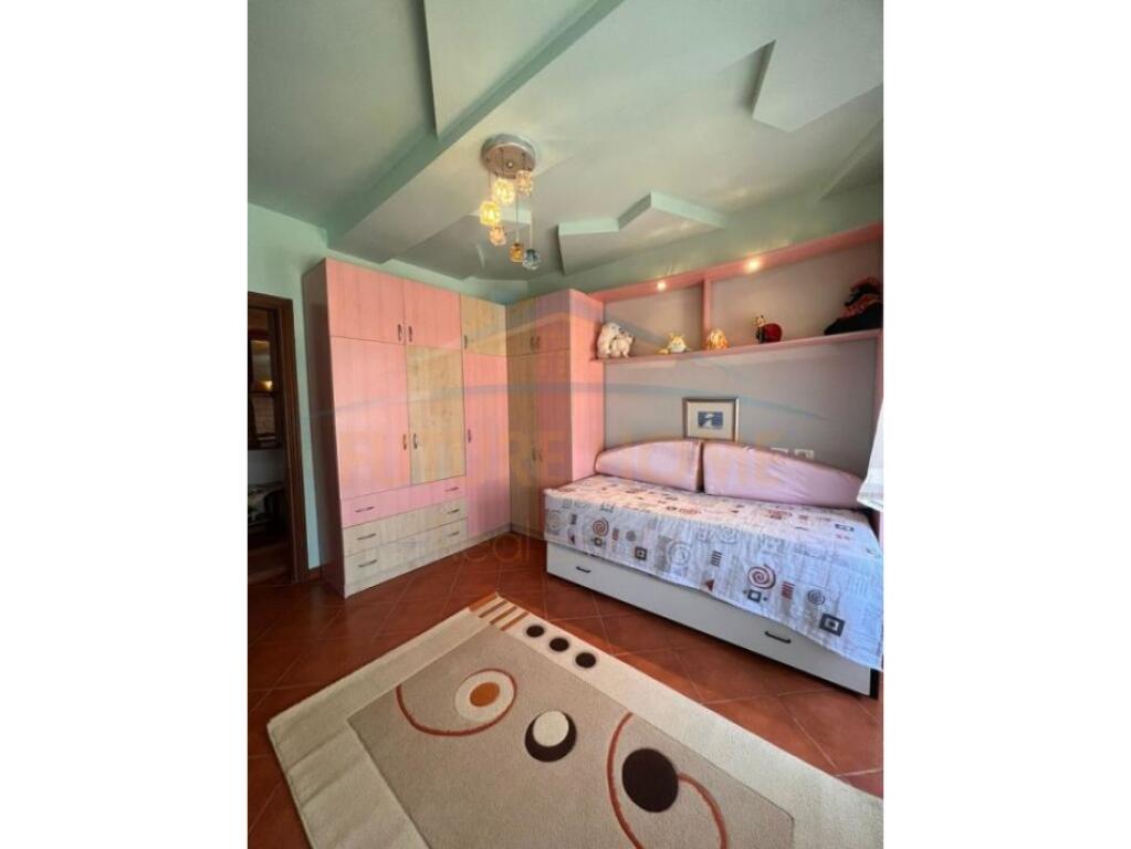 Tirana, in affitto 2+1 Piano 9, 93 m²