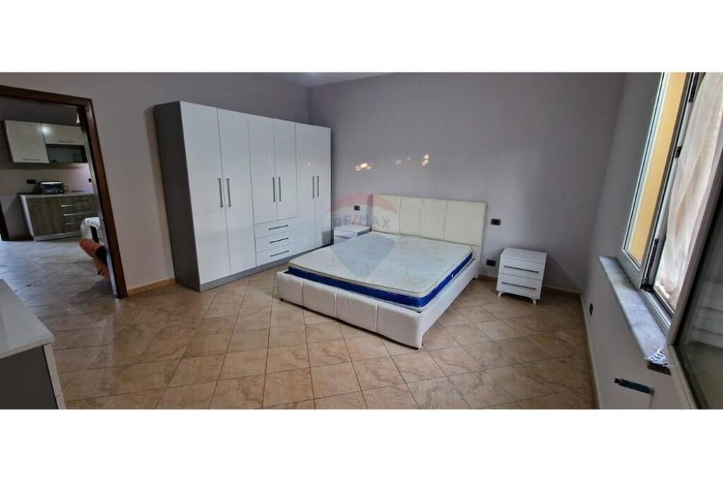 Apartament - Për Qira - Rruga 5 Maji, Tiranë
