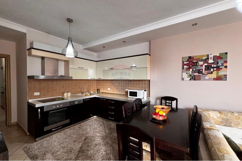 Apartament 3+1 me garazh ne shitje ne Qender!