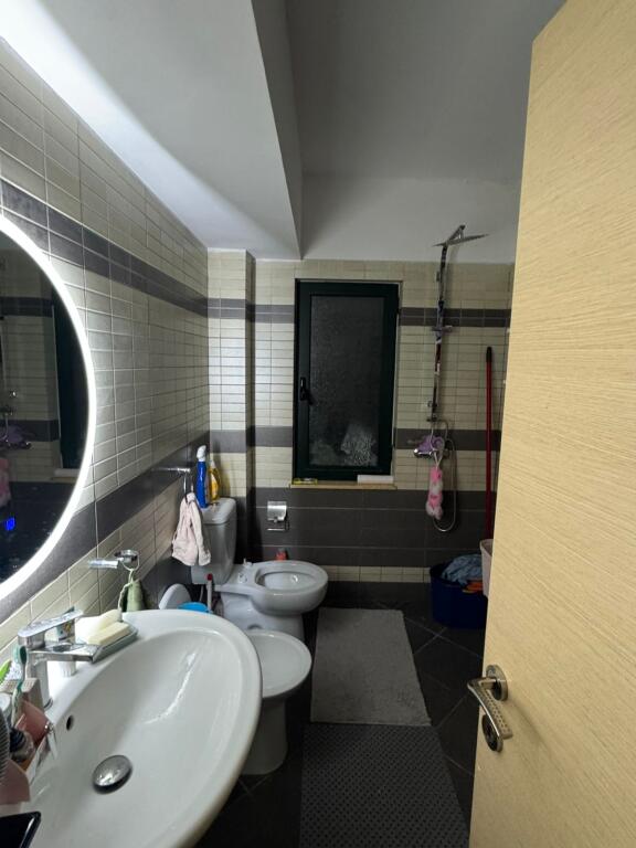 Jepet me qera Apartamenti 1+1, Varri i Bamit, Rruga Xhanfize Keko
