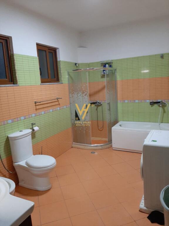 AFFITTASI VILLA A 3 PIANI A MEZEZ