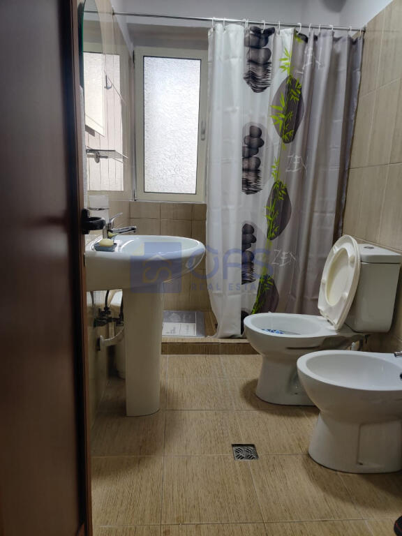 Apartament 2+1 për qira në Rrugën e Durrësit.