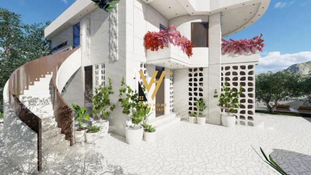 VENDITA CASA E TERRENO A SARANDA