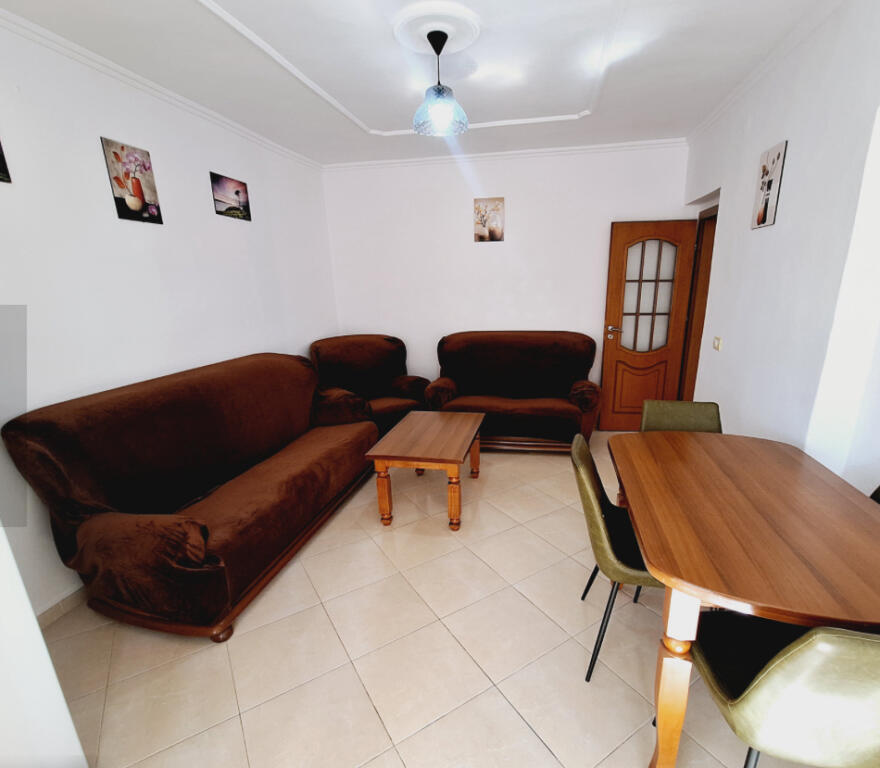 A 2+1 apartment is offered at the square in the center, only for girls.