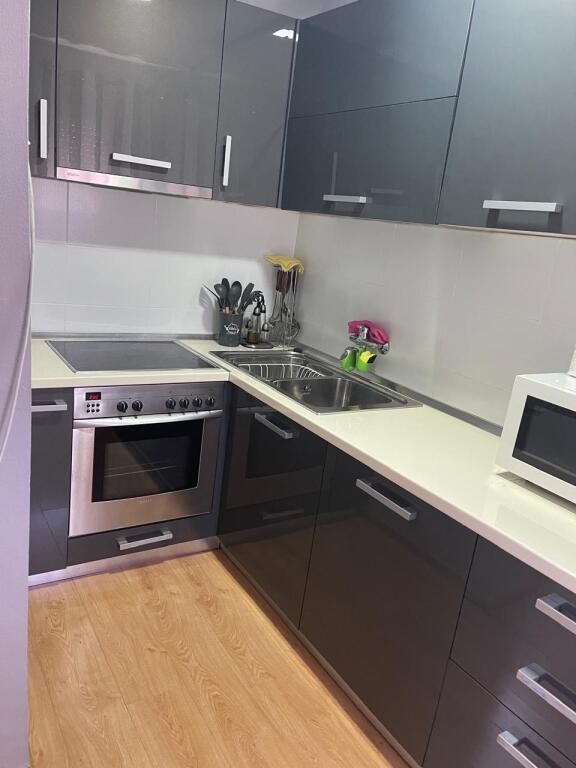 (Shitet dhe me kredi) Apartament 2+1 për shitje tek Ish Ekspozita, përballë Spar
