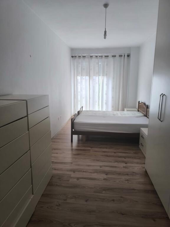 Apartamenti me qera 2+1 te rruga Pjeter Budi