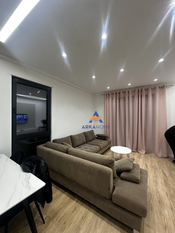 JEPET APARTAMENT ME QERA 2+1+BALLKON "RRUGA XHANFIZE KEKO"