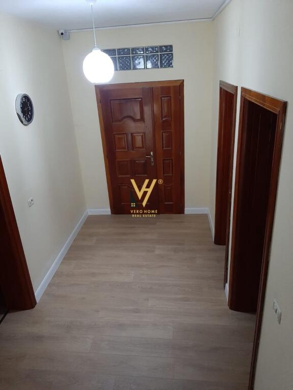 AFFITTASI VILLA A 3 PIANI A MEZEZ