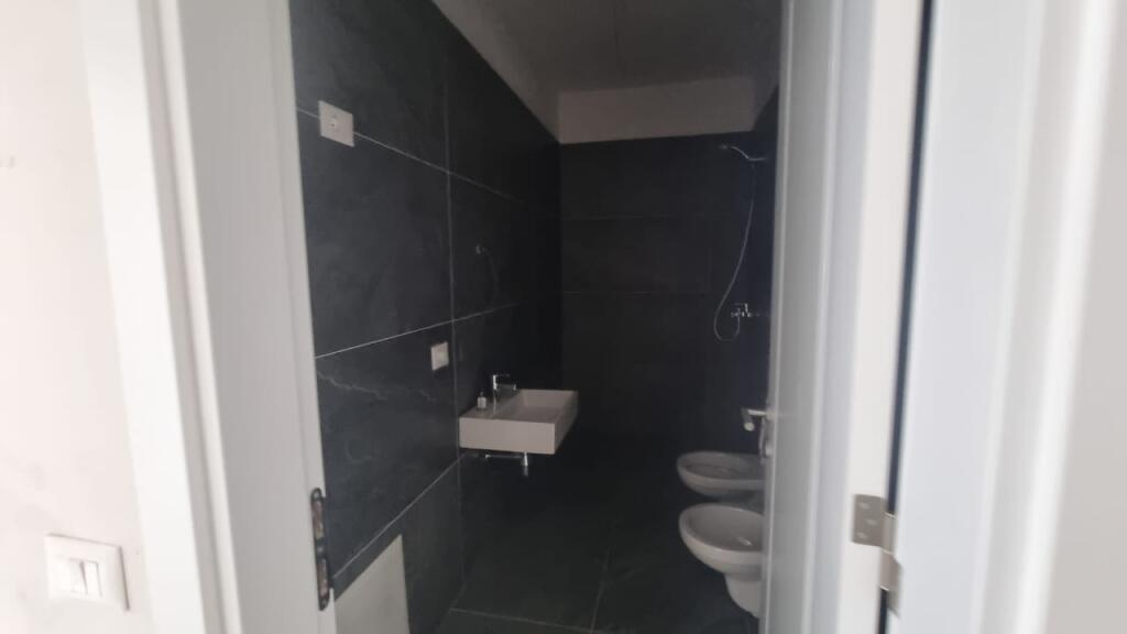 Shitet Apartament 3+1 i sapo perfunduar ne Bulevard te Ri