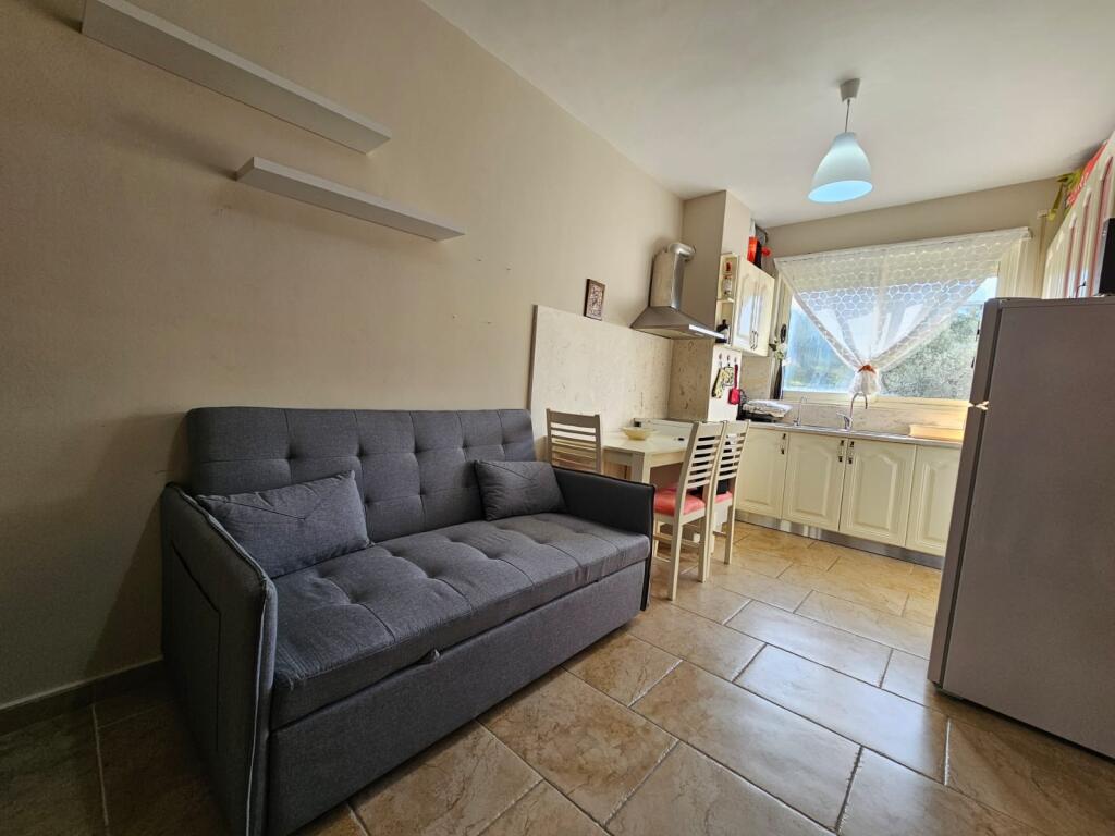 Jepet apartament 1+1 me qera tek rr Peti, Liqeni Thate.