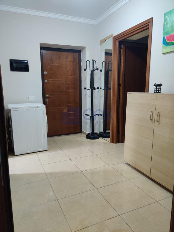 Apartament 2+1 për qira në Rrugën e Durrësit.
