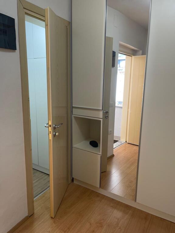 (Shitet dhe me kredi) Apartament 2+1 për shitje tek Ish Ekspozita, përballë Spar