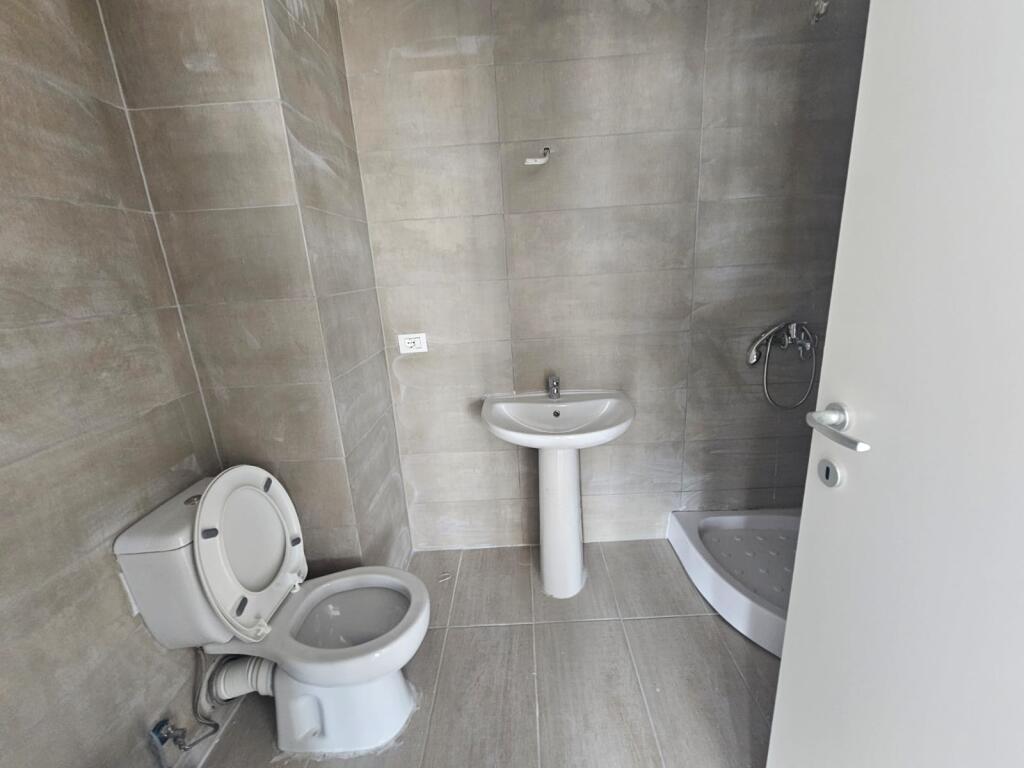 Apartament 3+1 për Qira – Rruga “5 Maji”