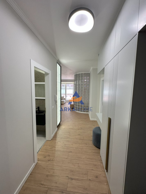 APARTAMENT ME QERA 2+1+2+BALLKON+PARKING TEK VIZION PLUS.