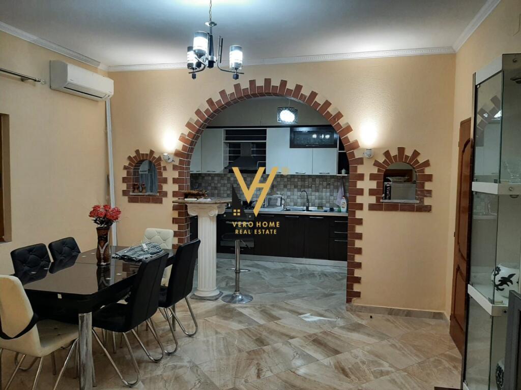AFFITTASI VILLA A 3 PIANI A MEZEZ