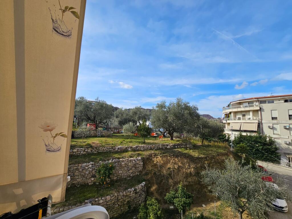Jepet apartament 1+1 me qera tek rr Peti, Liqeni Thate.