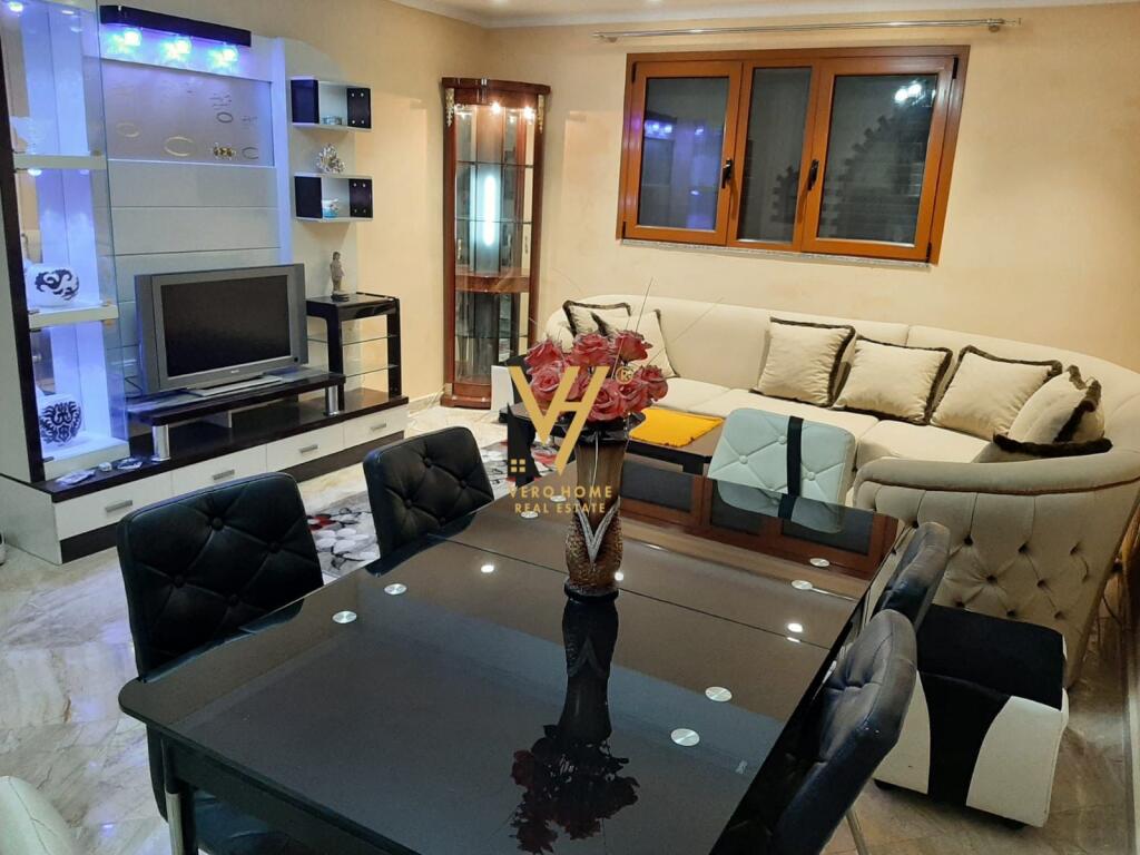 AFFITTASI VILLA A 3 PIANI A MEZEZ