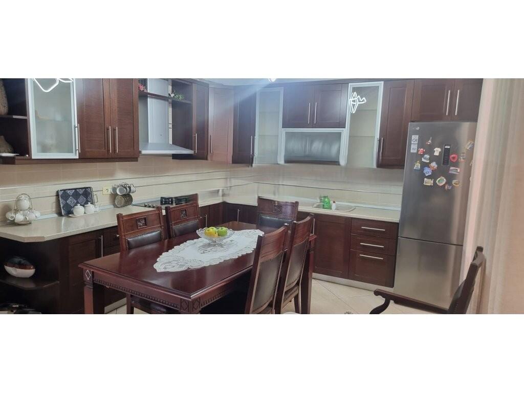Apartament 2+1 me Qira – Zogu i Zi, Kati i 4-t, Vilë Private.