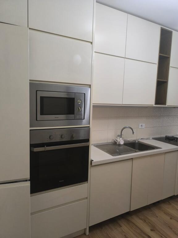 Apartamenti me qera 2+1 te rruga Pjeter Budi