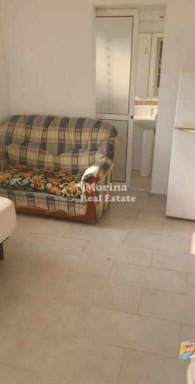 Rent, Studio, Mihal Grameno, 