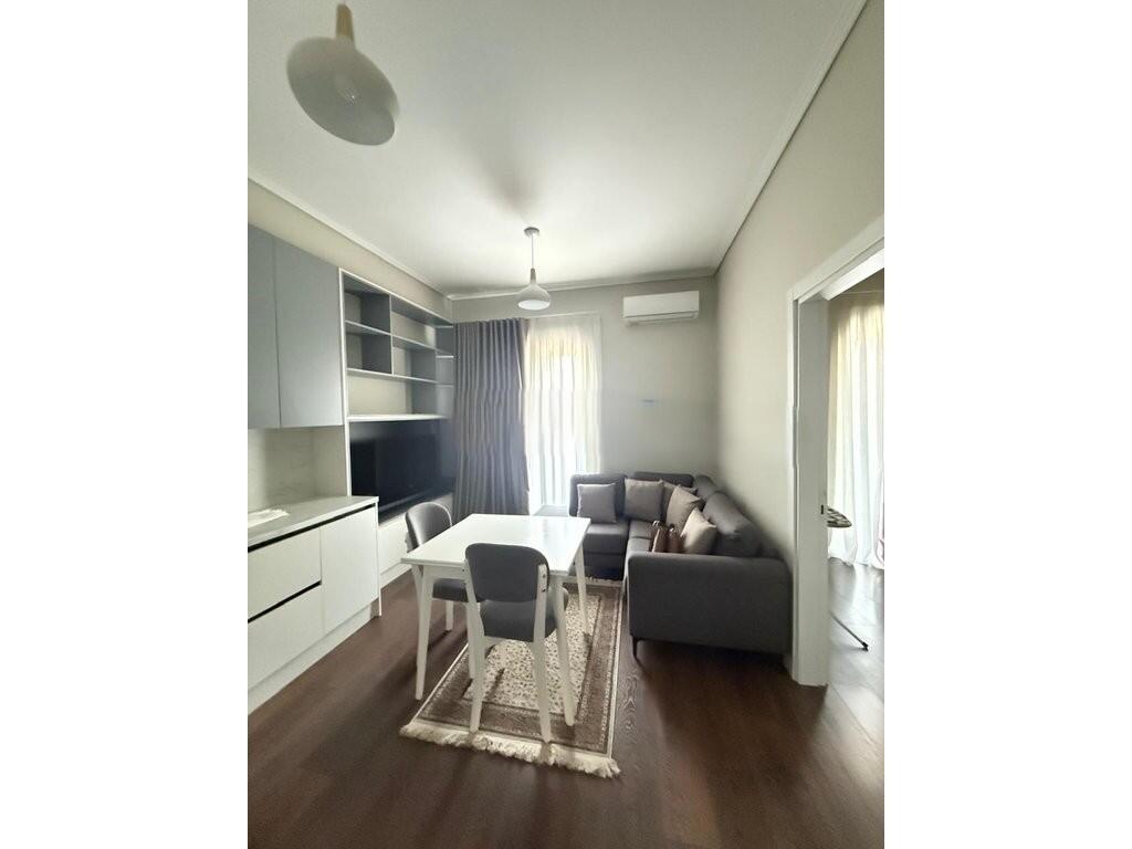 CASSA ITALIA, APARTAMENT 1+1 ME QIRA!