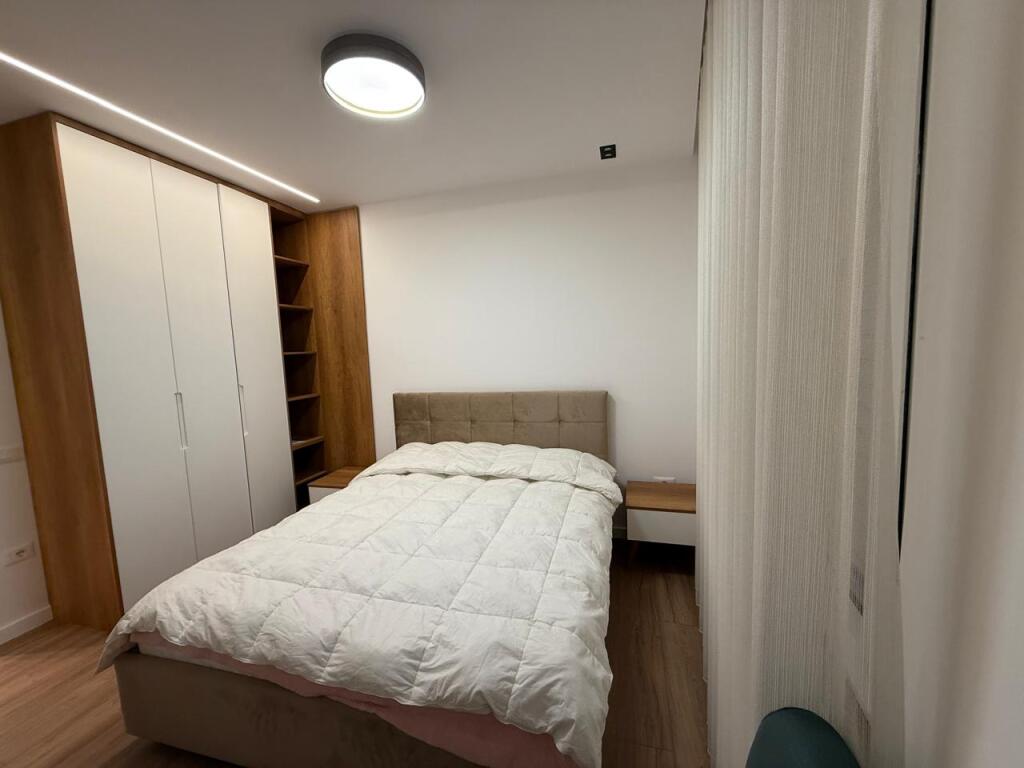 Apartament modern 1+1 me ballkon për qira në kompleksin "Delijorgji".