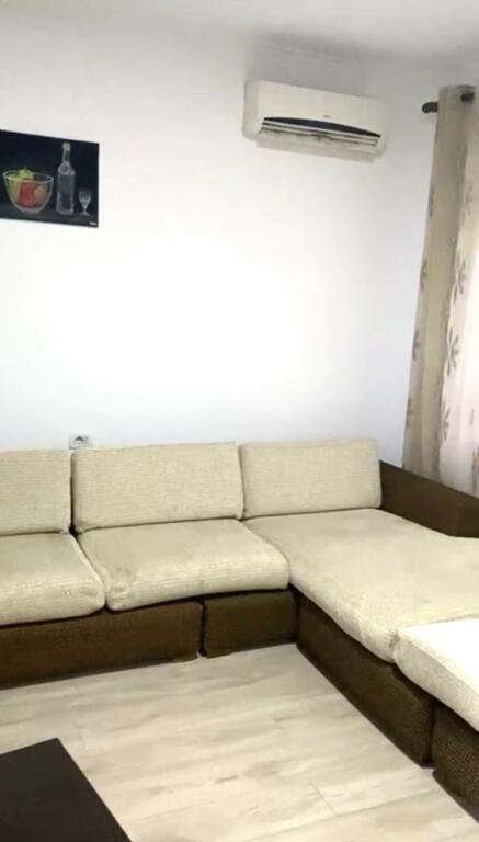 In the area of the Old Bus Park, Rr. Skender Shtylla, the second floor of a 3+1 villa is for rent, furnished.