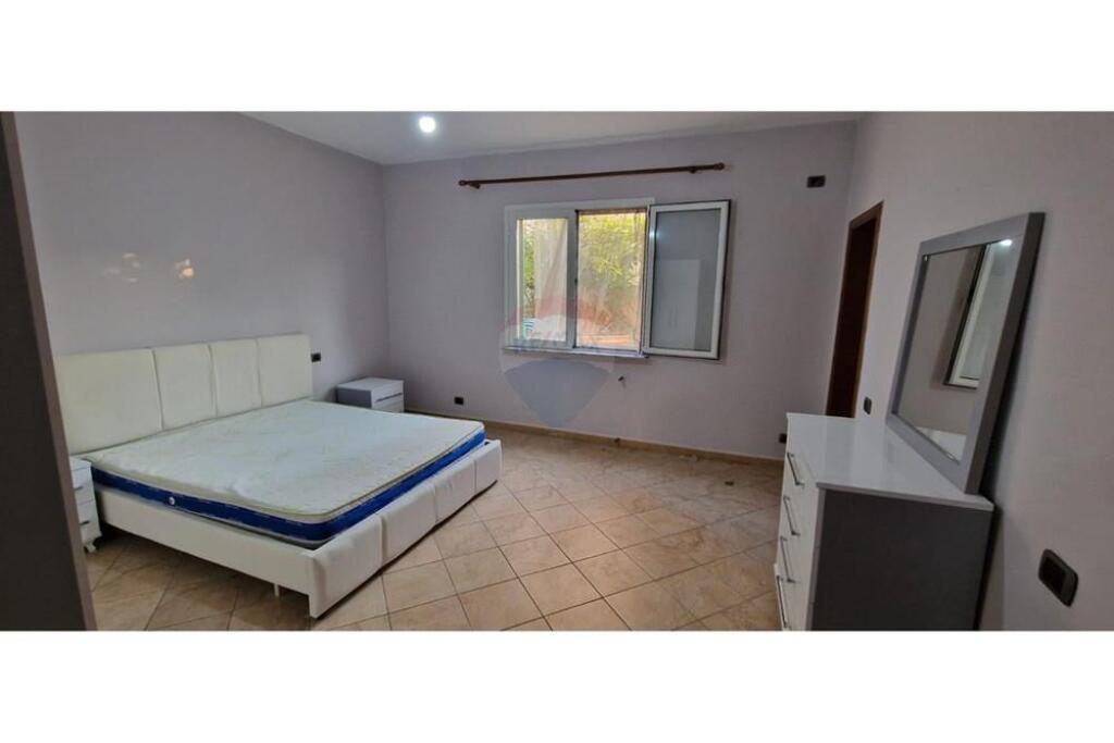 Apartament - Për Qira - Rruga 5 Maji, Tiranë
