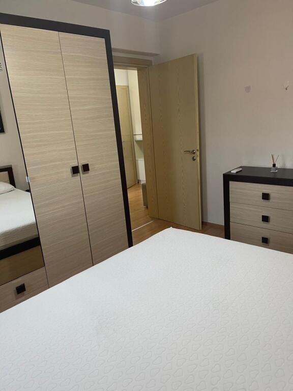 (Shitet dhe me kredi) Apartament 2+1 për shitje tek Ish Ekspozita, përballë Spar