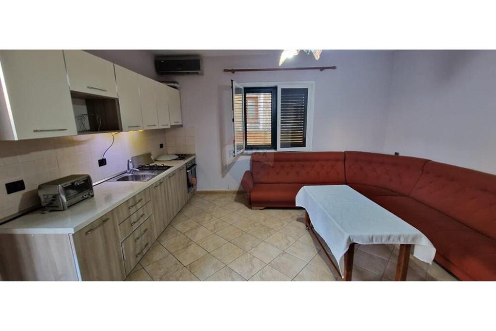 Apartament - Për Qira - Rruga 5 Maji, Tiranë