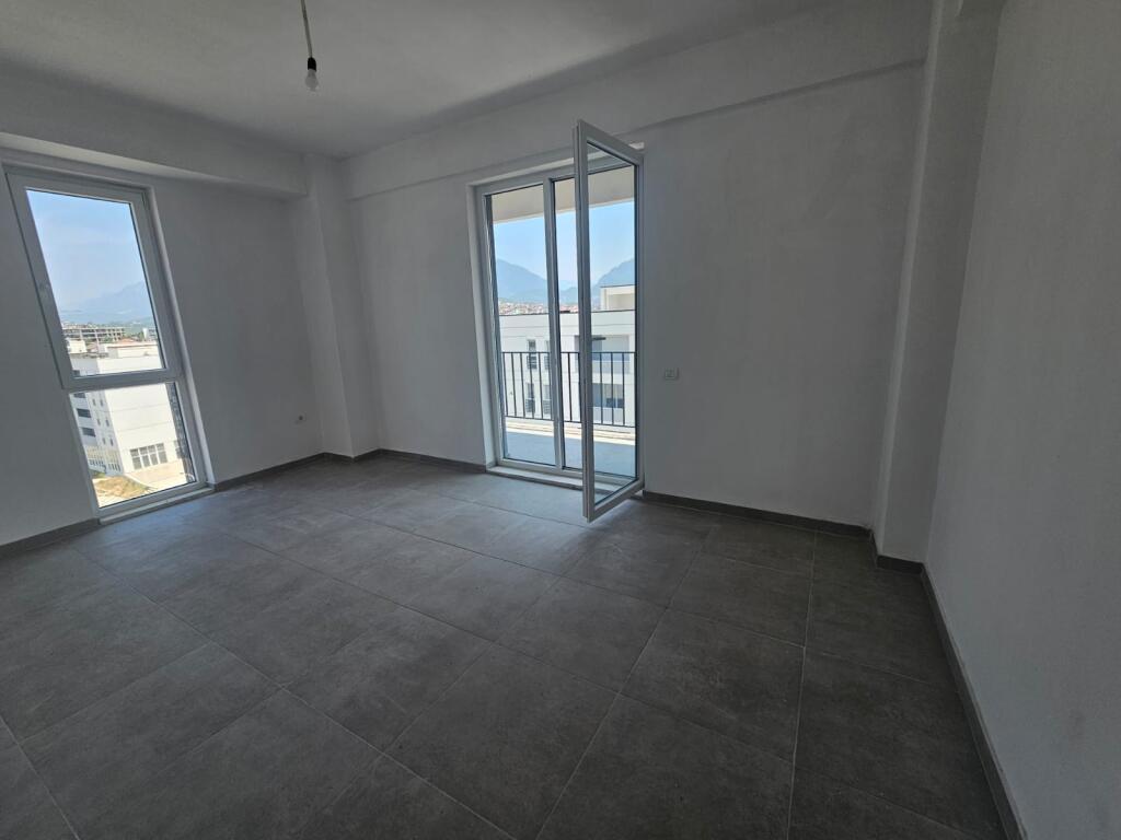 Apartament 3+1 për Qira – Rruga “5 Maji”