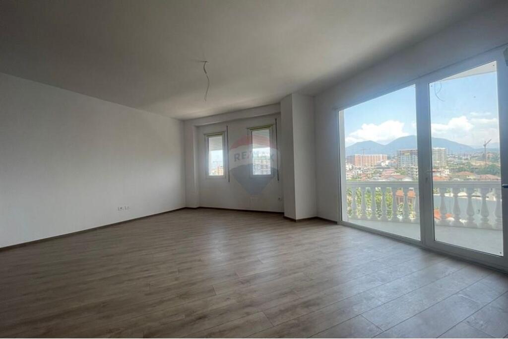 Ofrohet per shitje apartament i tipologjise 2+1 ne Paskuqan te White Palace.