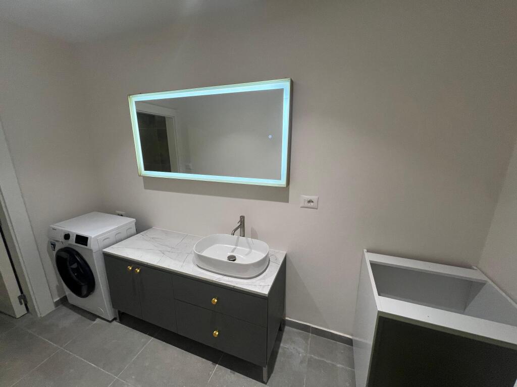 TIRANE QENDER 2+1 MODERN ME QIRA