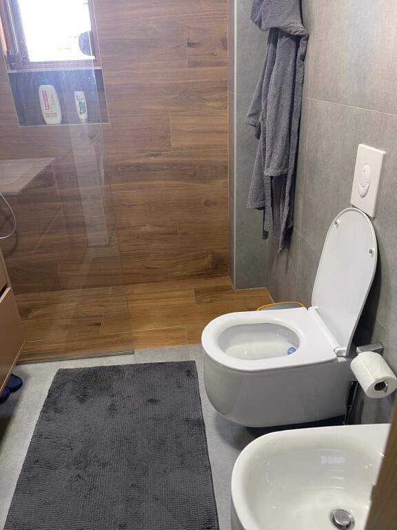 (Shitet dhe me kredi) Apartament 2+1 për shitje tek Ish Ekspozita, përballë Spar