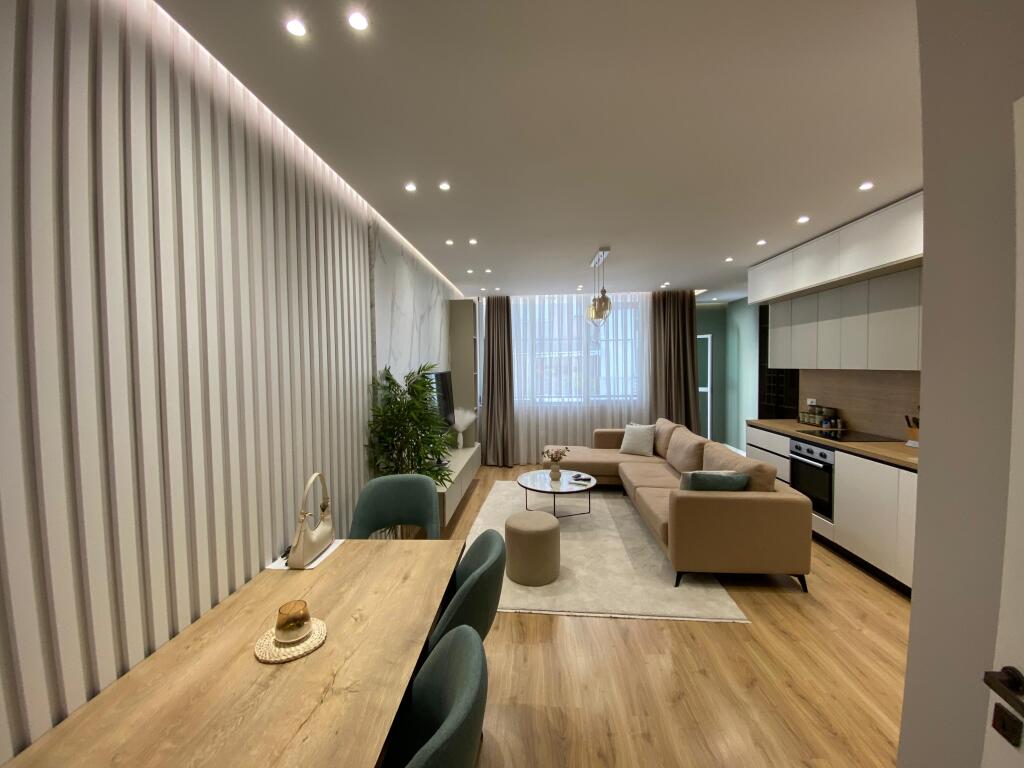 Apartament modern për shitje 2+1+depo pranë Kodrës së Diellit.