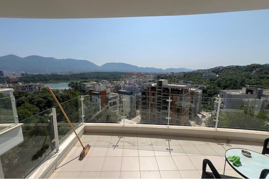 Apartament 2+1+2, Kopshti Botanik