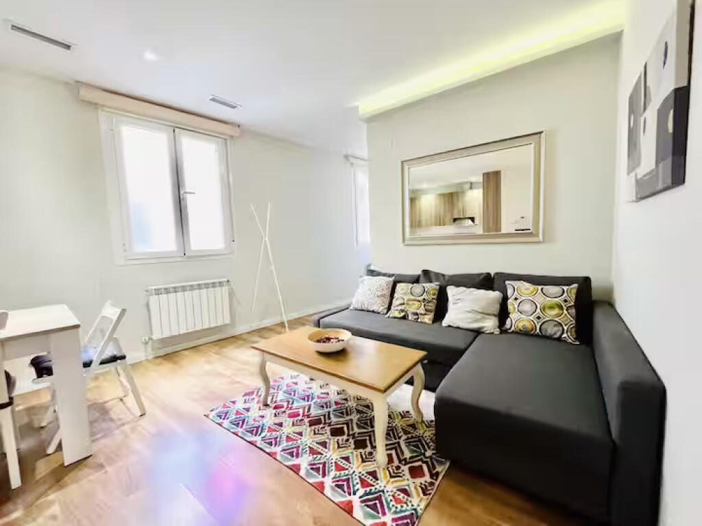 Apartament Me Qera 2+1 tek Komuna E Parisit (ID B2201370) Tirane.