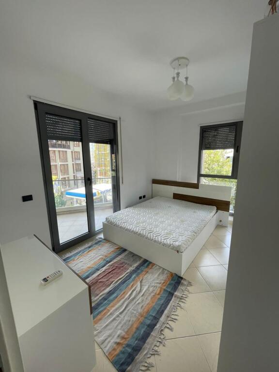 APARTAMENT 2+1 ME QIRA TEK RRUGA E KOSOVAREVE