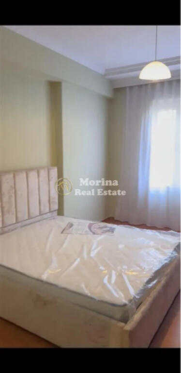 Apartament 1+1, Komuna Parisit