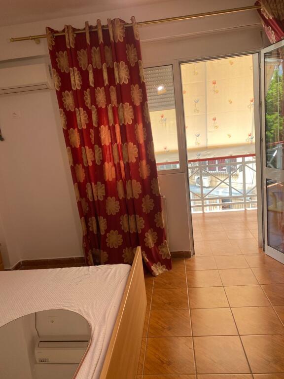 Jepet apartament 2+1+2 me qera tek Ish Garda, banim ose zyra.