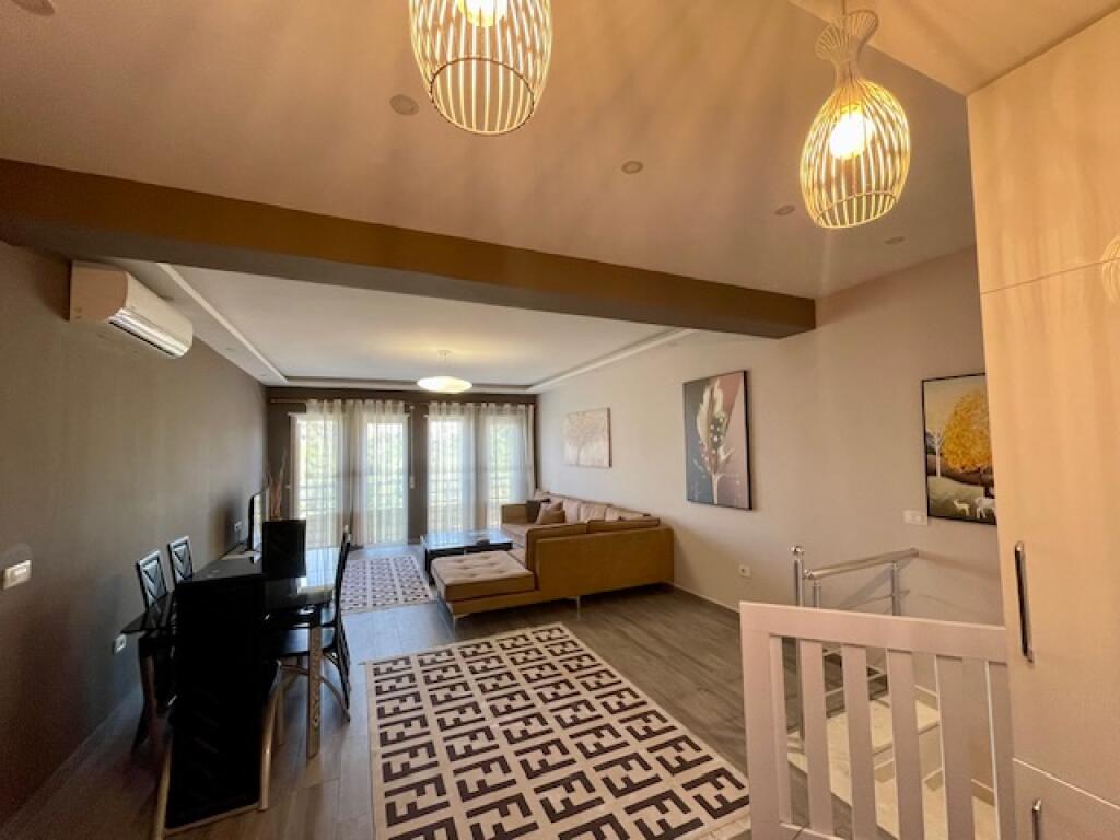Jepet me QIRA apartament DUPLEX 2+1, Rezidenca "Kodra e Diellit" afër "Shkolla British"