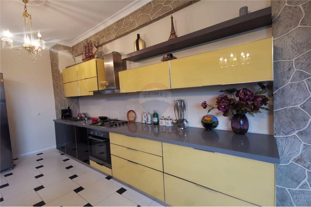 Apartment - For Rent - Botanical Garden, Tirana