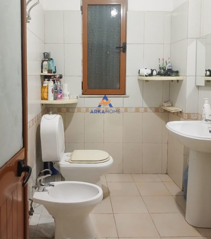 SHITET APARTAMENT 1+1+BALLKON NE FUND TE RRUGES JORDAN MISJA, 200M NGA BULEVARDI I RI, I DISKUTUESHEM.