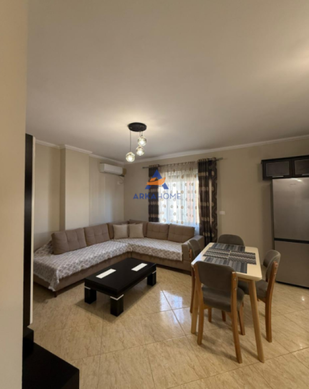 SHITET APARTAMENT 2+1 ME BALLKON TE WELLI, PRANË RRETHIT, UNAZA E RE