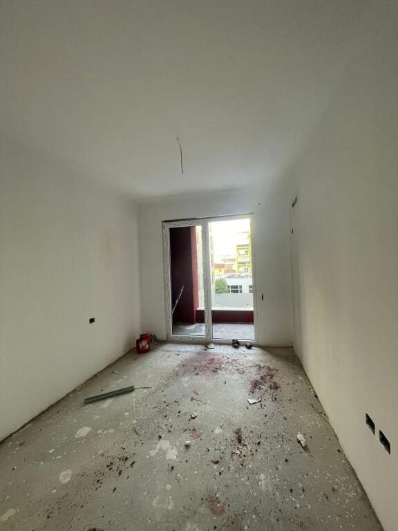 Treni për Shitje Apartament 1+1