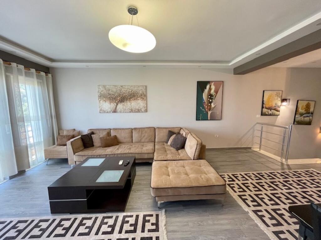Jepet me QIRA apartament DUPLEX 2+1, Rezidenca "Kodra e Diellit" afër "Shkolla British"