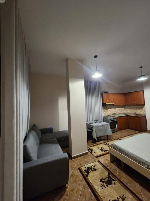 GARSIONERE 21 DHJETORI